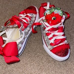 Custom converse shopkins girl shoe. Great condition size 11